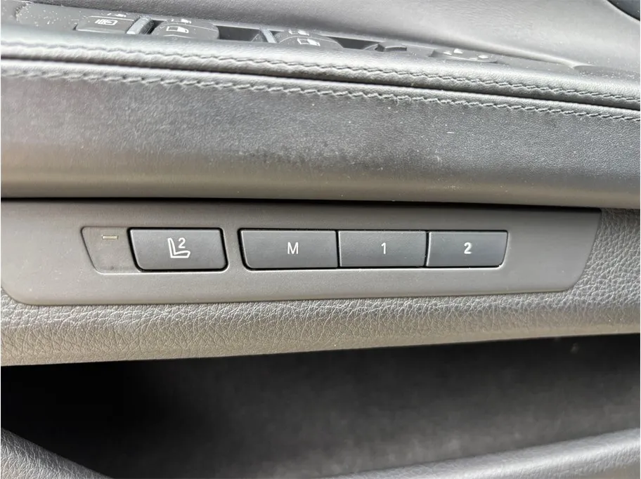 BMW 7 Series photo 23