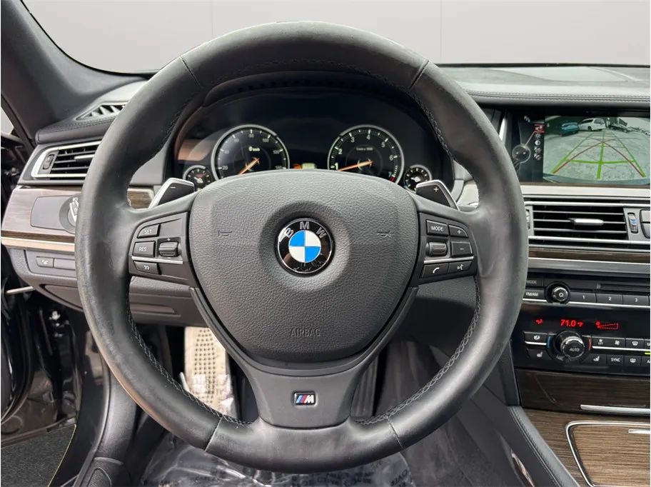 BMW 7 Series photo 26