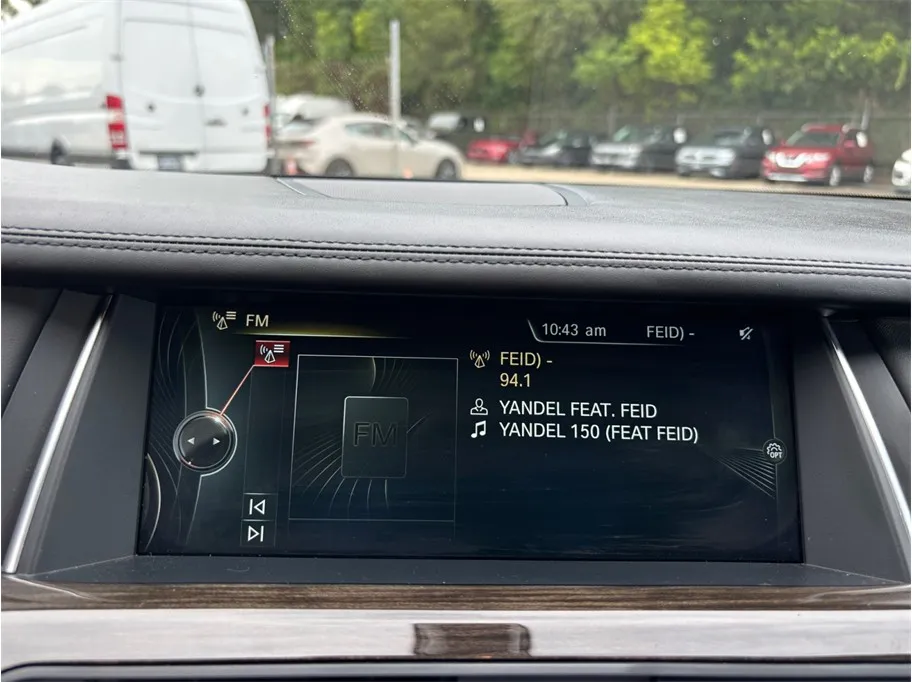 BMW 7 Series photo 30