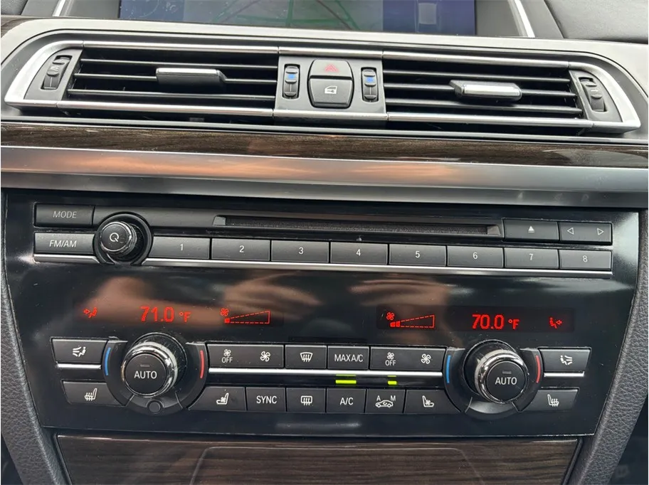 BMW 7 Series photo 33