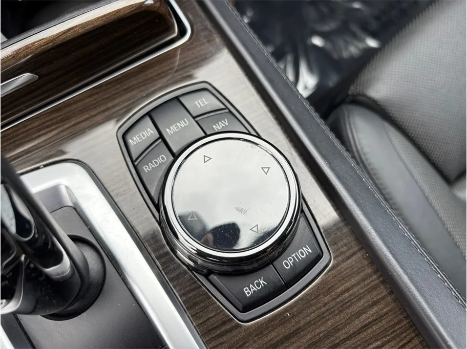 BMW 7 Series photo 36