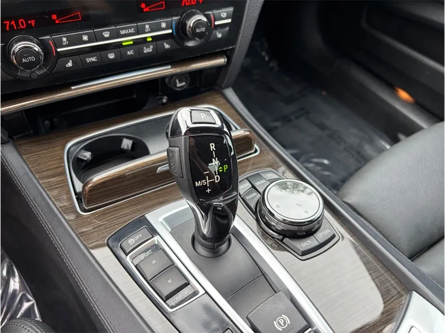 BMW 7 Series photo 37