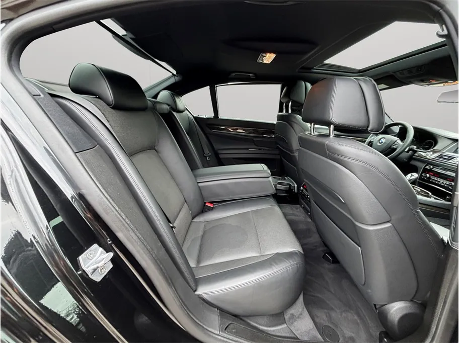 BMW 7 Series photo 44