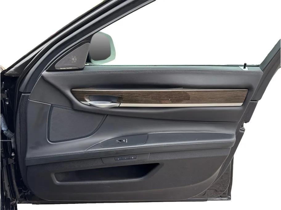 BMW 7 Series photo 47