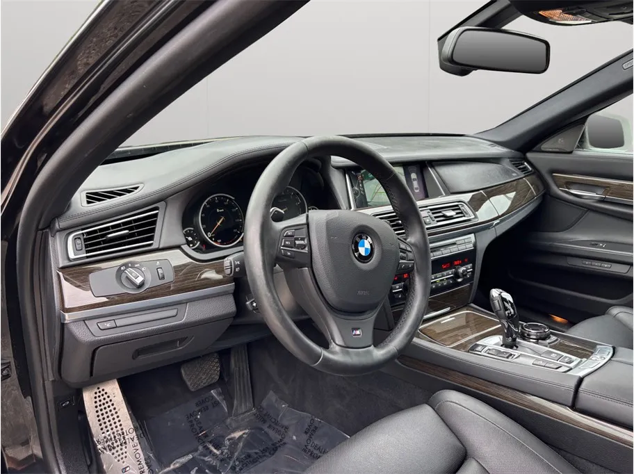 BMW 7 Series photo 6