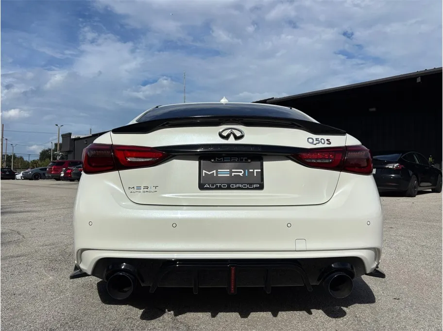 Infiniti Q50 photo 17