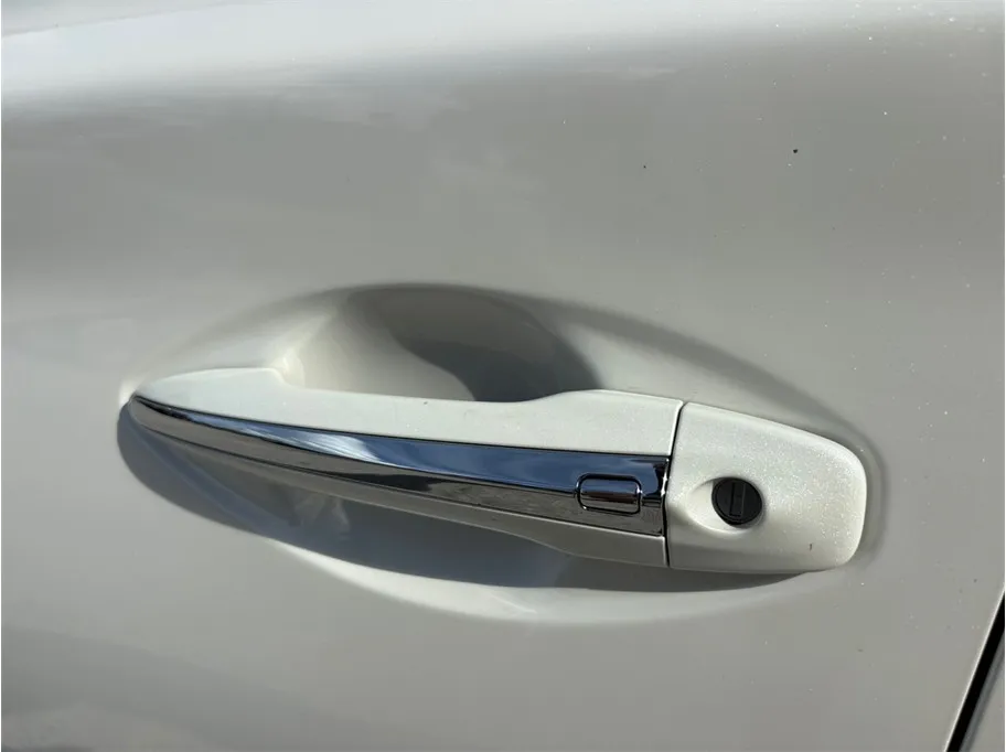 Infiniti Q50 photo 19
