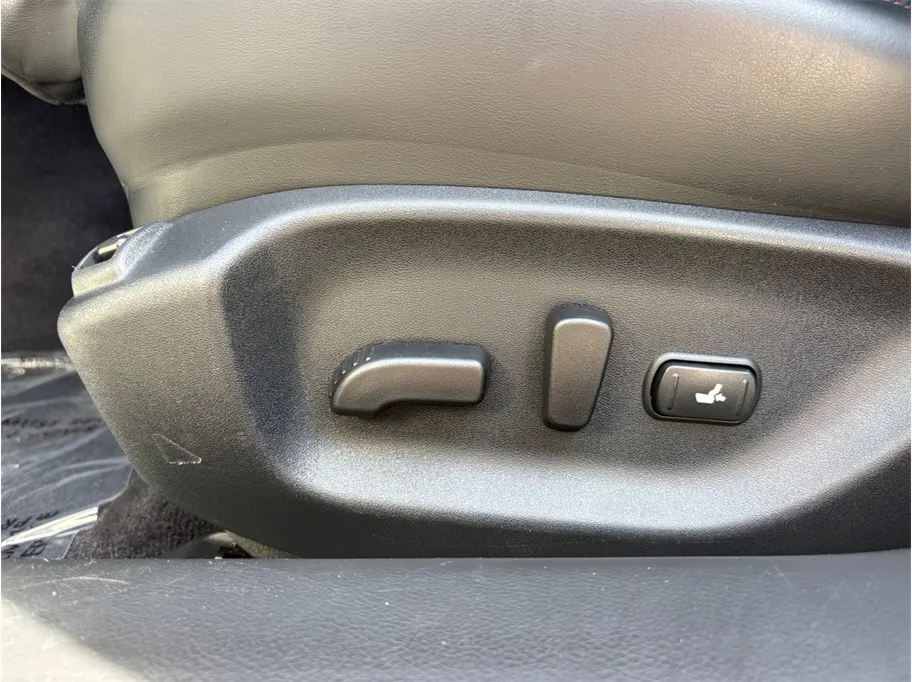Infiniti Q50 photo 22