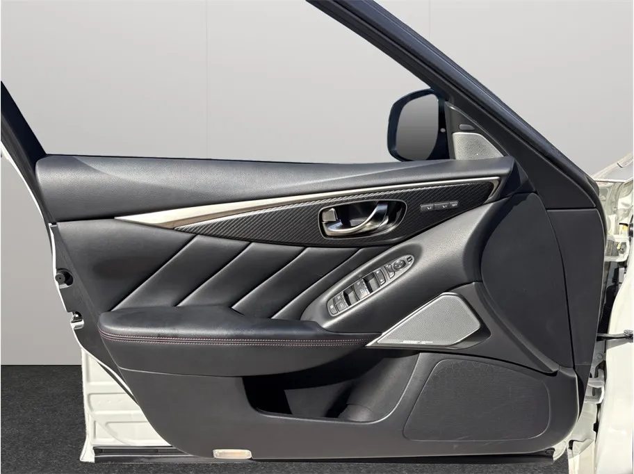 Infiniti Q50 photo 24