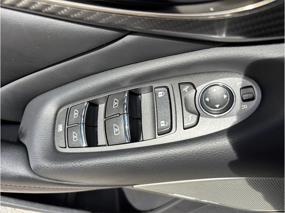 Infiniti Q50 photo 25