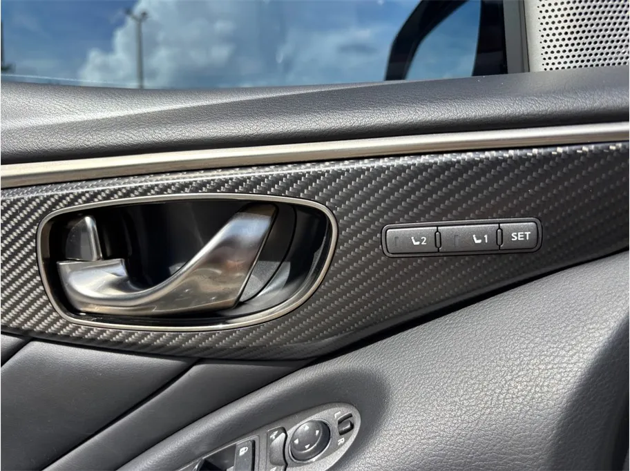 Infiniti Q50 photo 26
