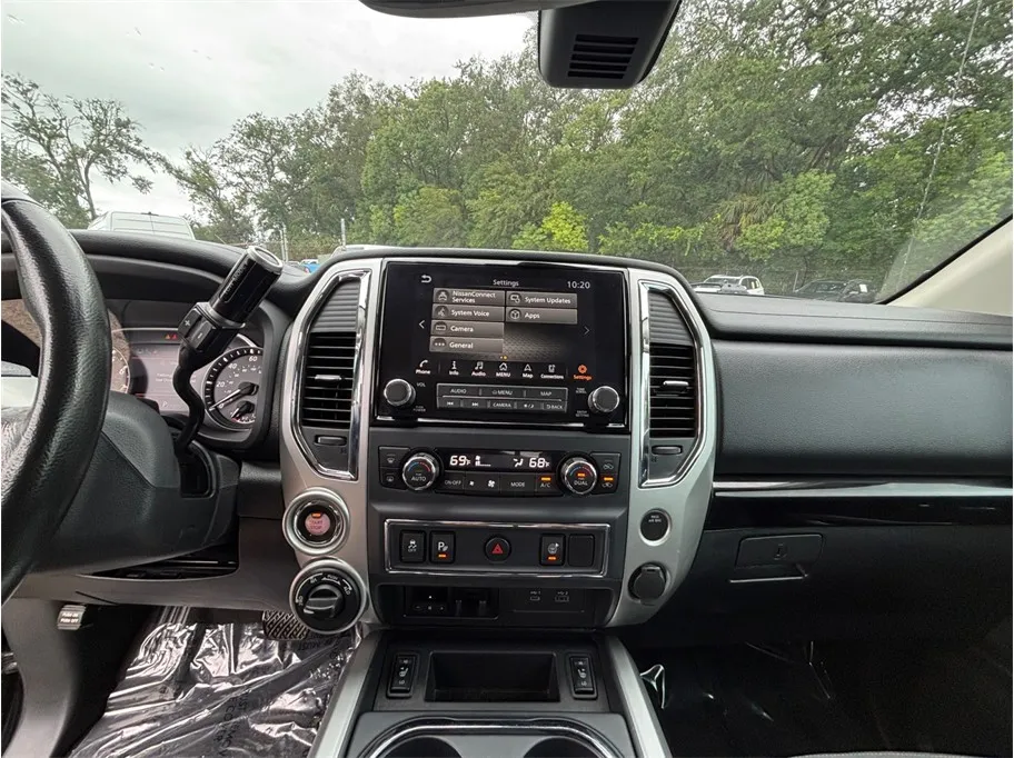 Nissan Titan photo 11