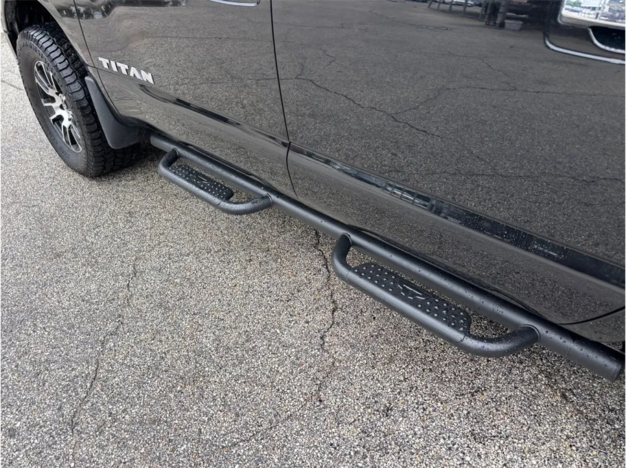 Nissan Titan photo 17