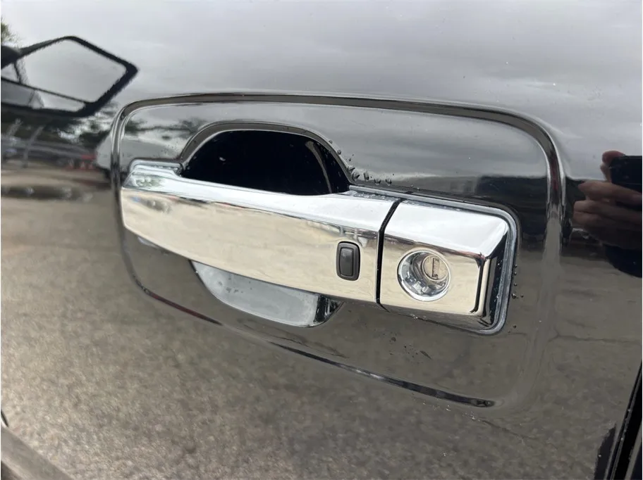 Nissan Titan photo 18