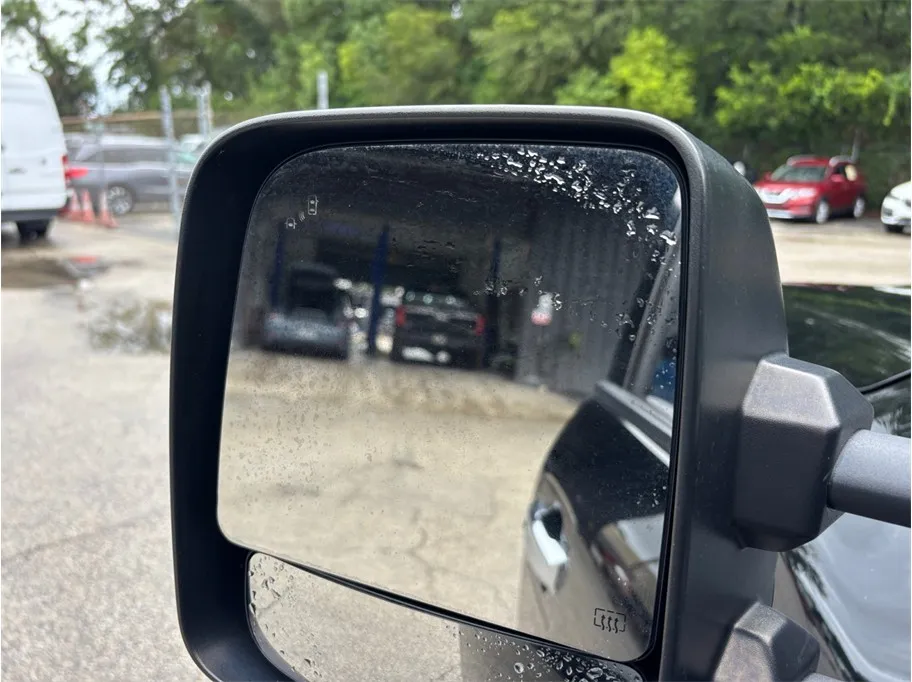 Nissan Titan photo 19