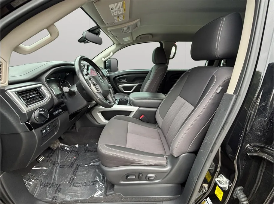 Nissan Titan photo 2