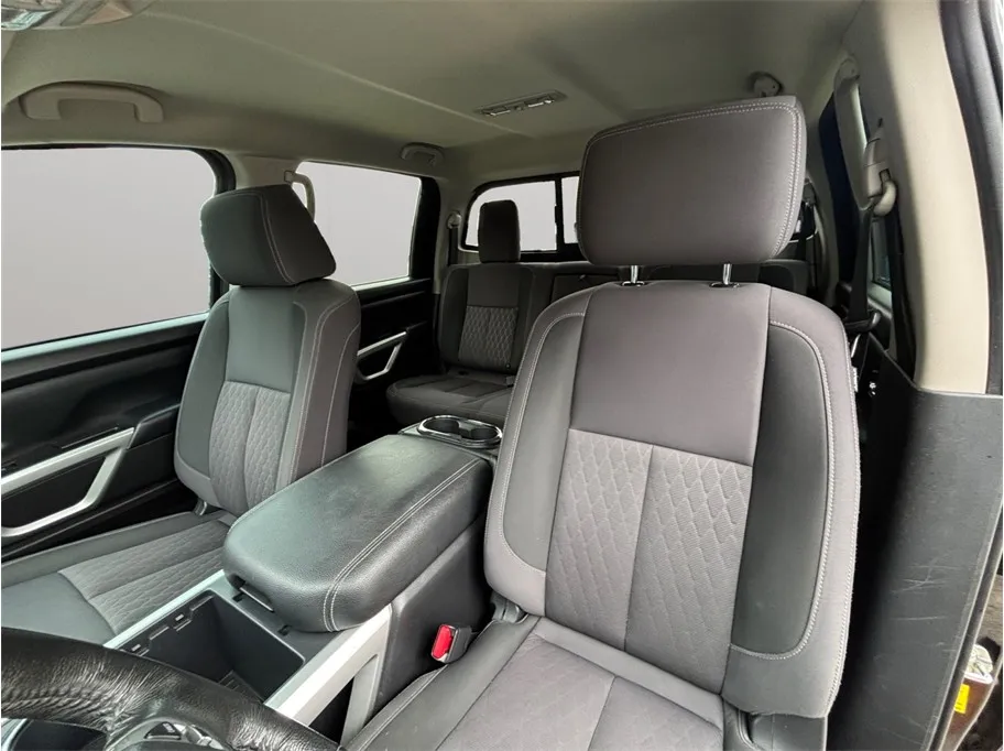 Nissan Titan photo 20