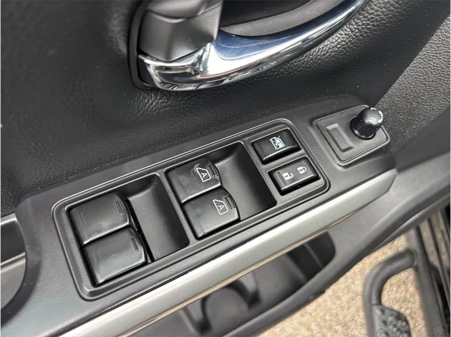 Nissan Titan photo 23