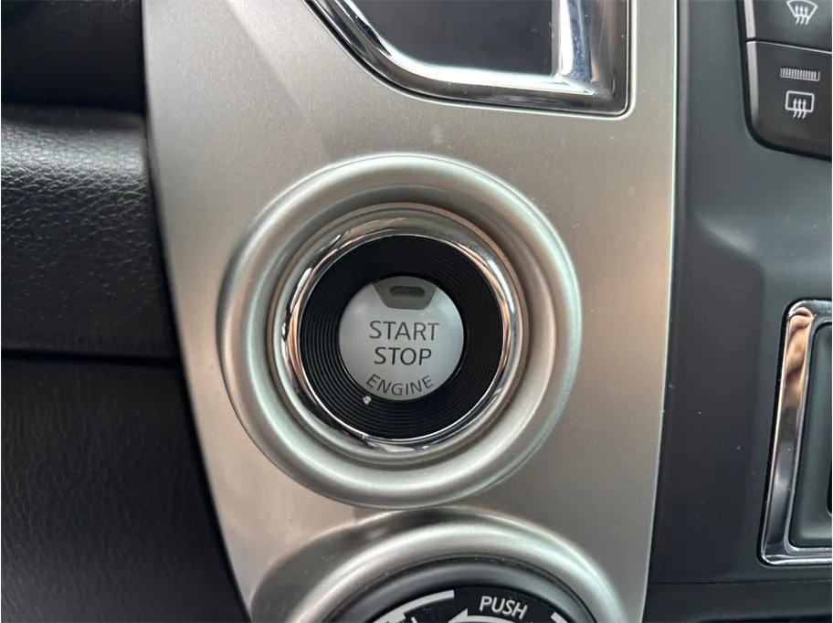 Nissan Titan photo 28