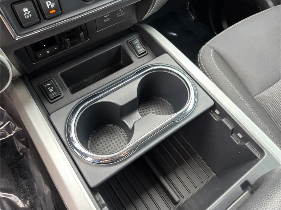 Nissan Titan photo 36