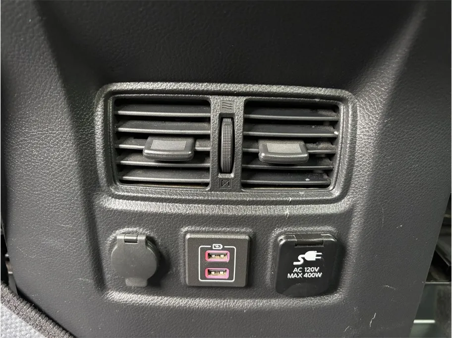Nissan Titan photo 40