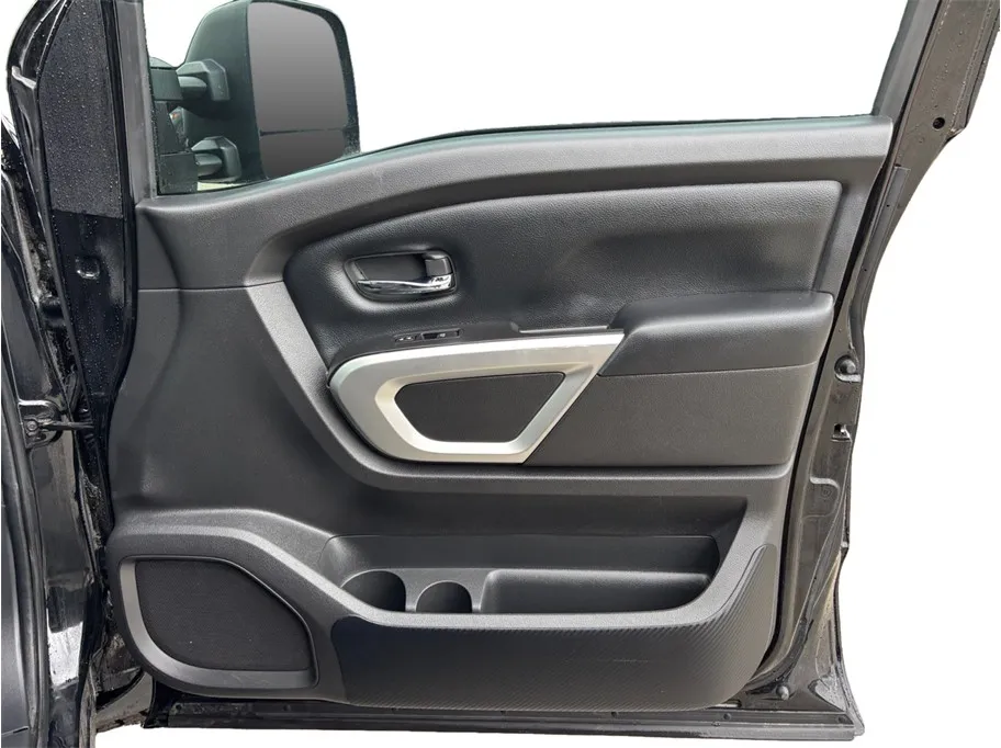Nissan Titan photo 45