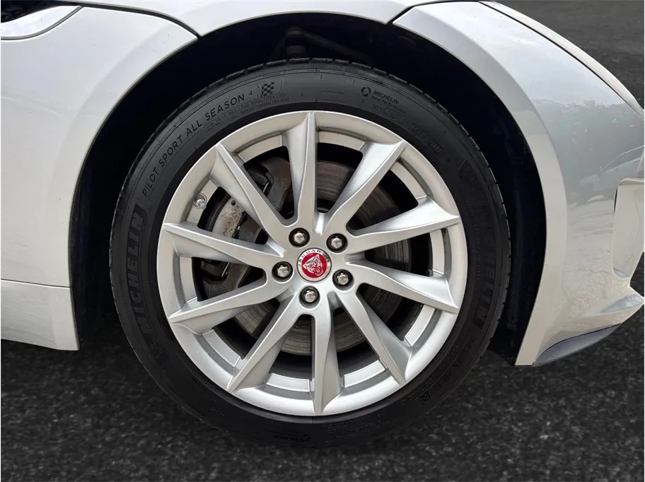 Jaguar F-TYPE photo 12