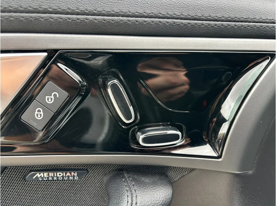 Jaguar F-TYPE photo 17