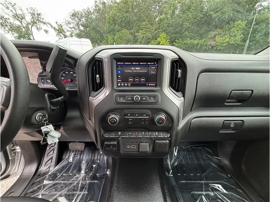 Chevrolet Silverado photo 11