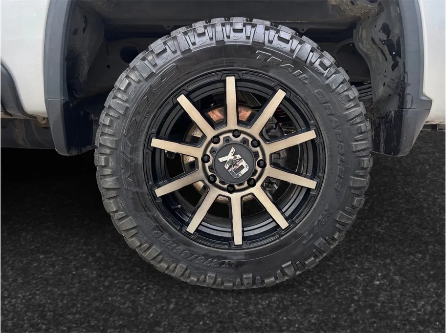 Chevrolet Silverado photo 14