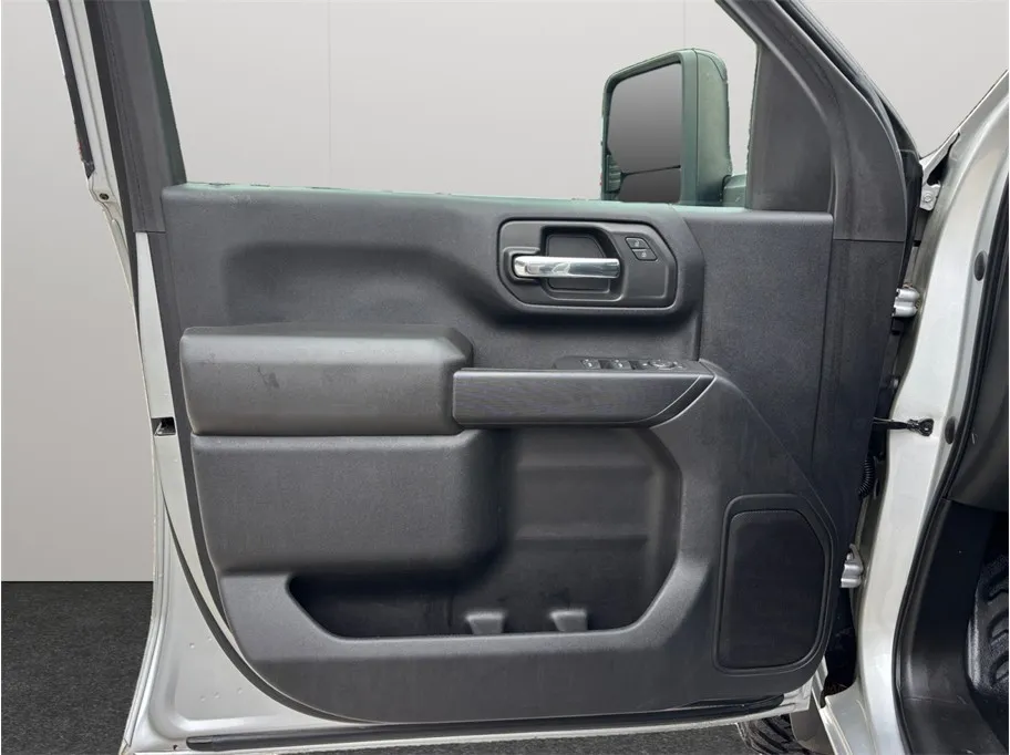 Chevrolet Silverado photo 18