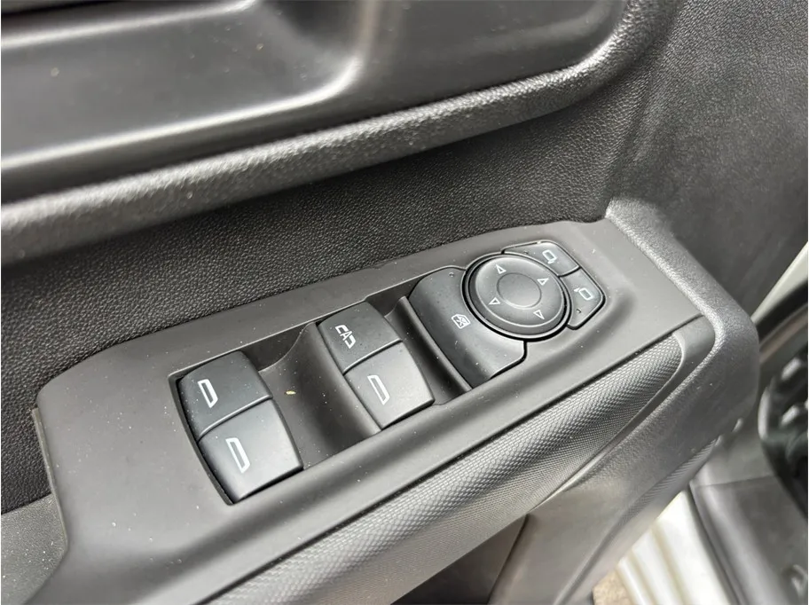 Chevrolet Silverado photo 19