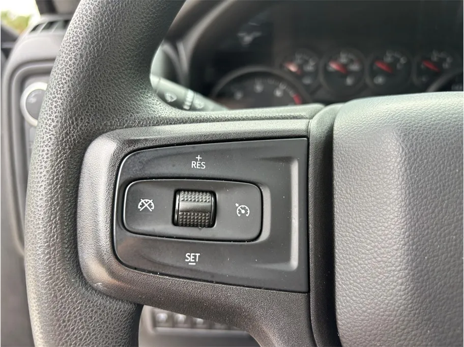 Chevrolet Silverado photo 22