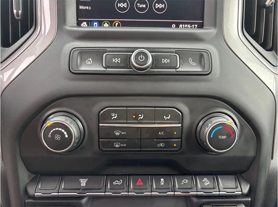 Chevrolet Silverado photo 25