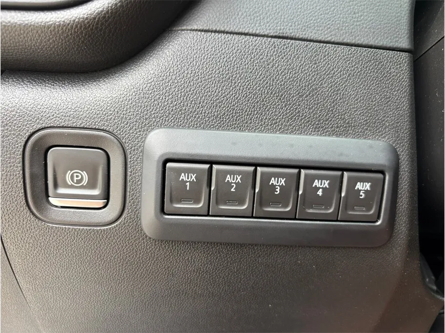 Chevrolet Silverado photo 26
