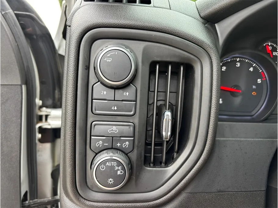Chevrolet Silverado photo 27