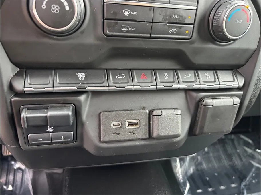 Chevrolet Silverado photo 28
