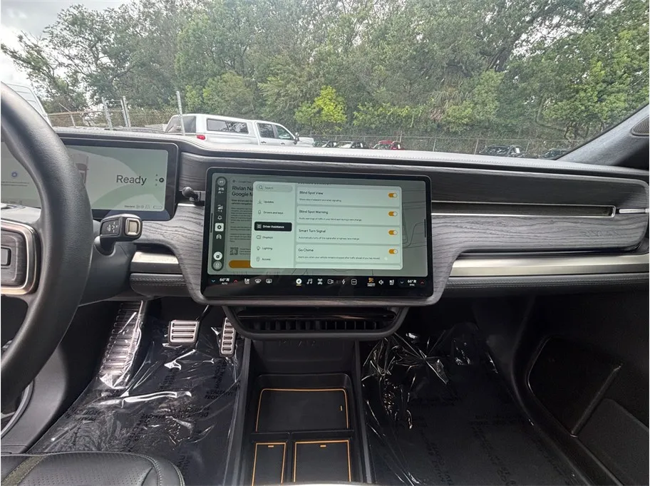 Rivian R1T photo 11