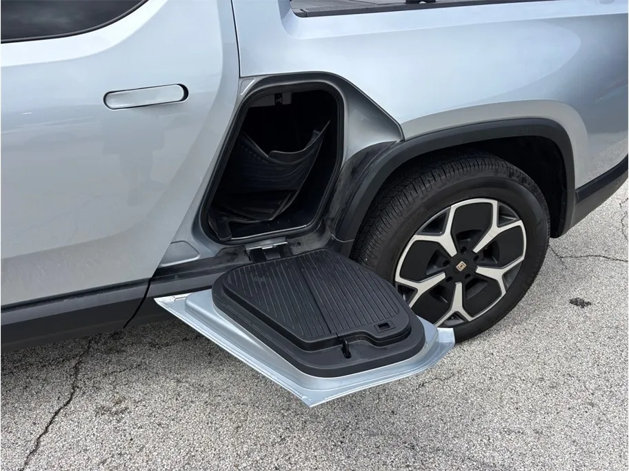 Rivian R1T photo 16