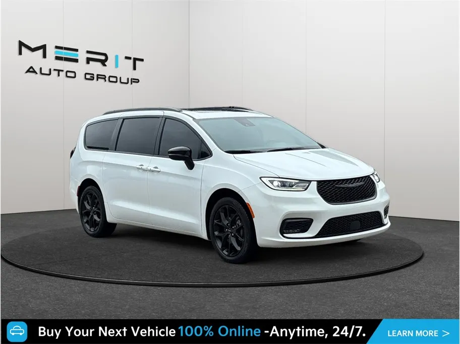 White 2024 Chrysler Pacifica Limited Van 4D for sale in Jacksonville, FL
