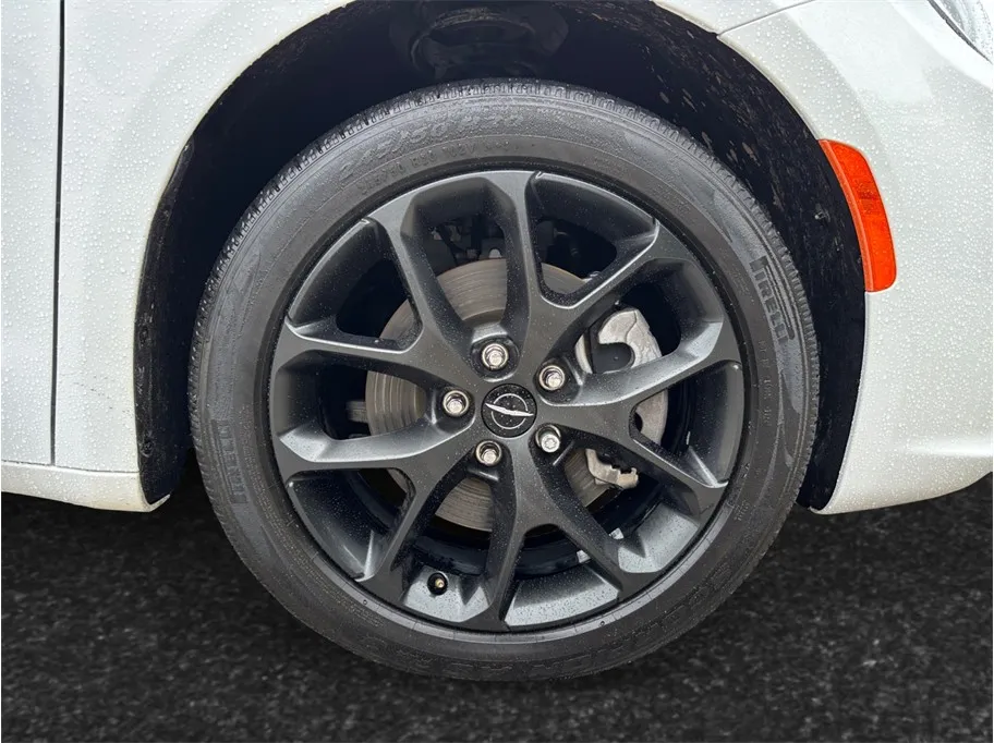 Chrysler Pacifica photo 13