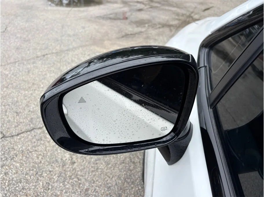 Chrysler Pacifica photo 18