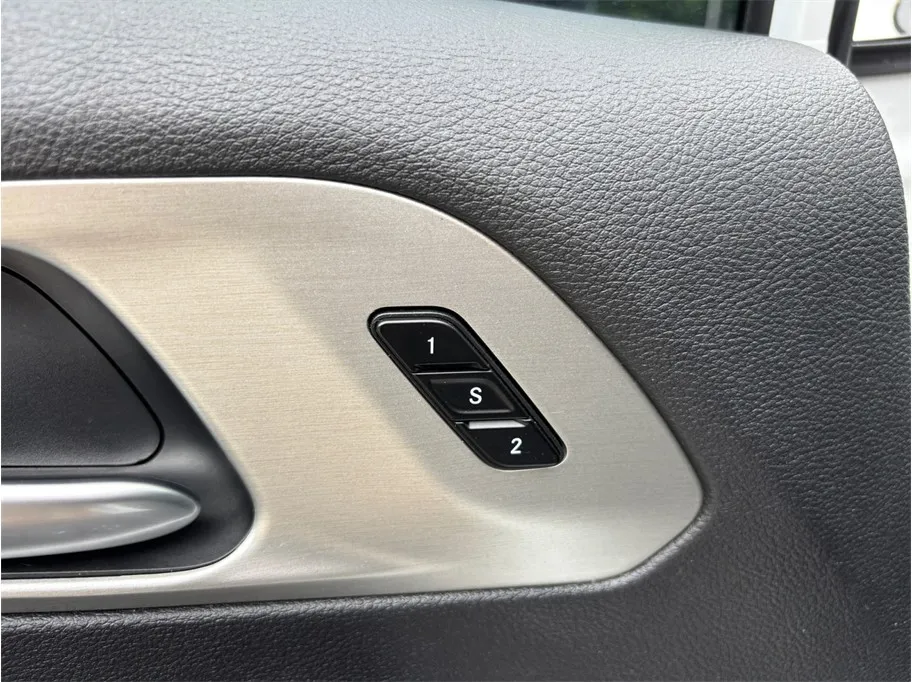 Chrysler Pacifica photo 23