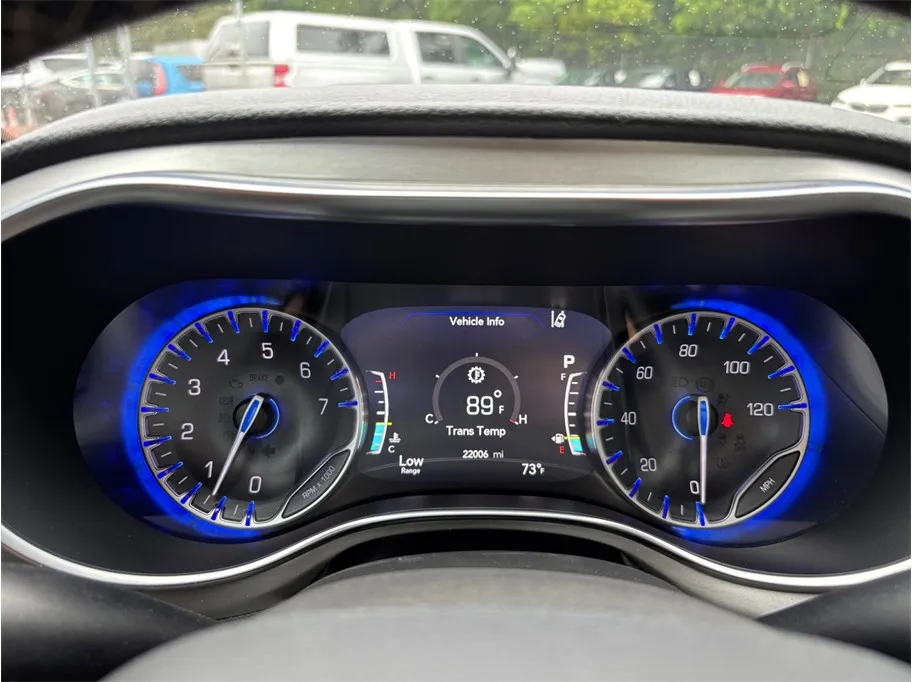 Chrysler Pacifica photo 25