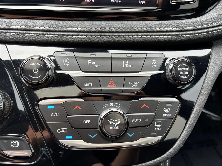 Chrysler Pacifica photo 33