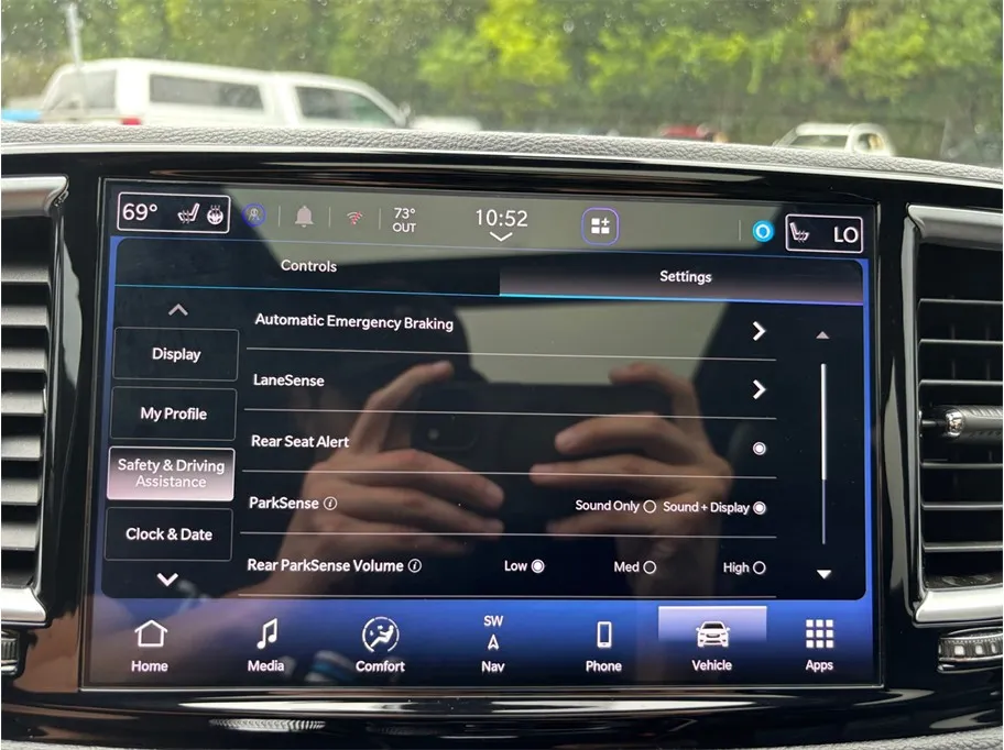 Chrysler Pacifica photo 35