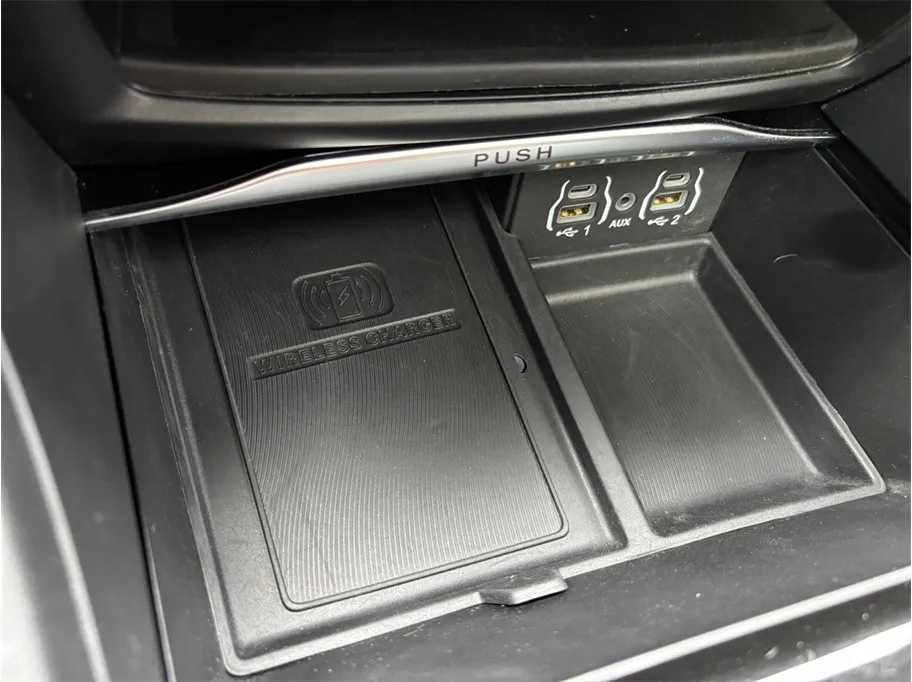 Chrysler Pacifica photo 36