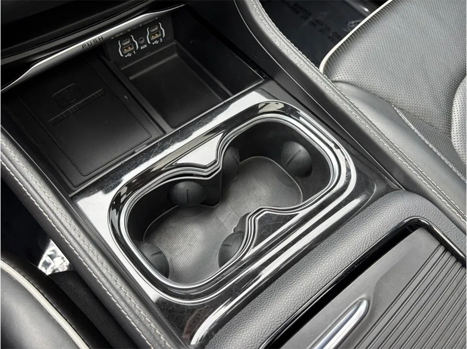 Chrysler Pacifica photo 37