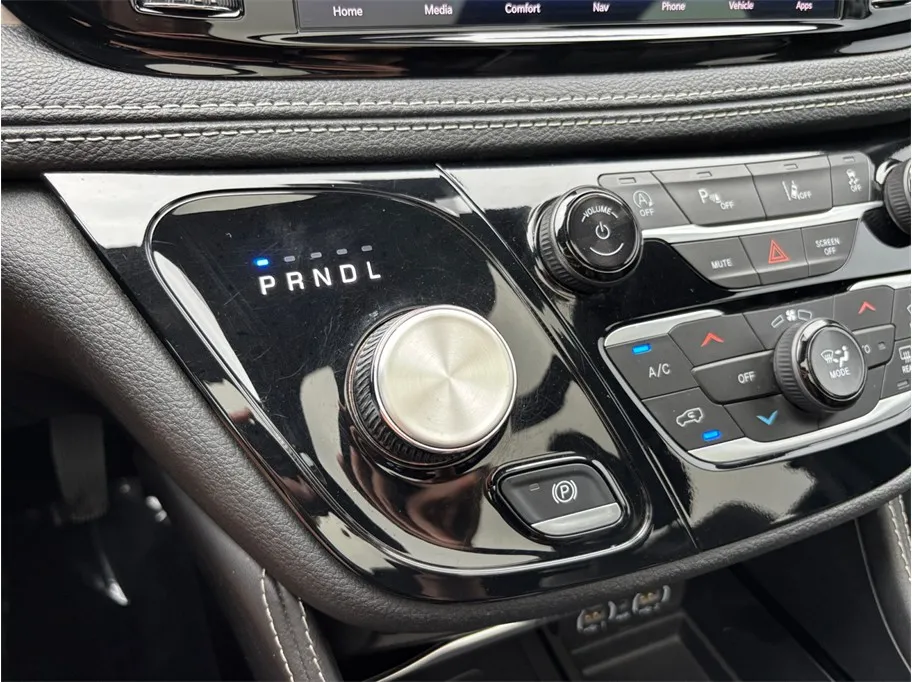 Chrysler Pacifica photo 38
