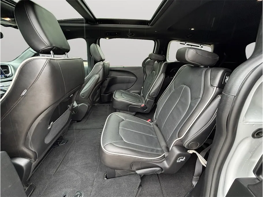Chrysler Pacifica photo 40